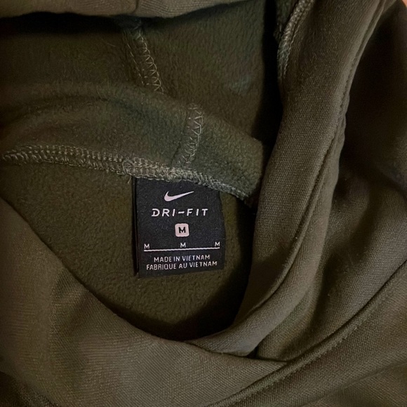 Nike Men’s Spotlight Basketball Hoodie Green - Picture 5 of 6